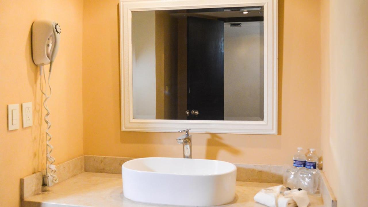 Armida Express Hotel Гуаймас Екстериор снимка